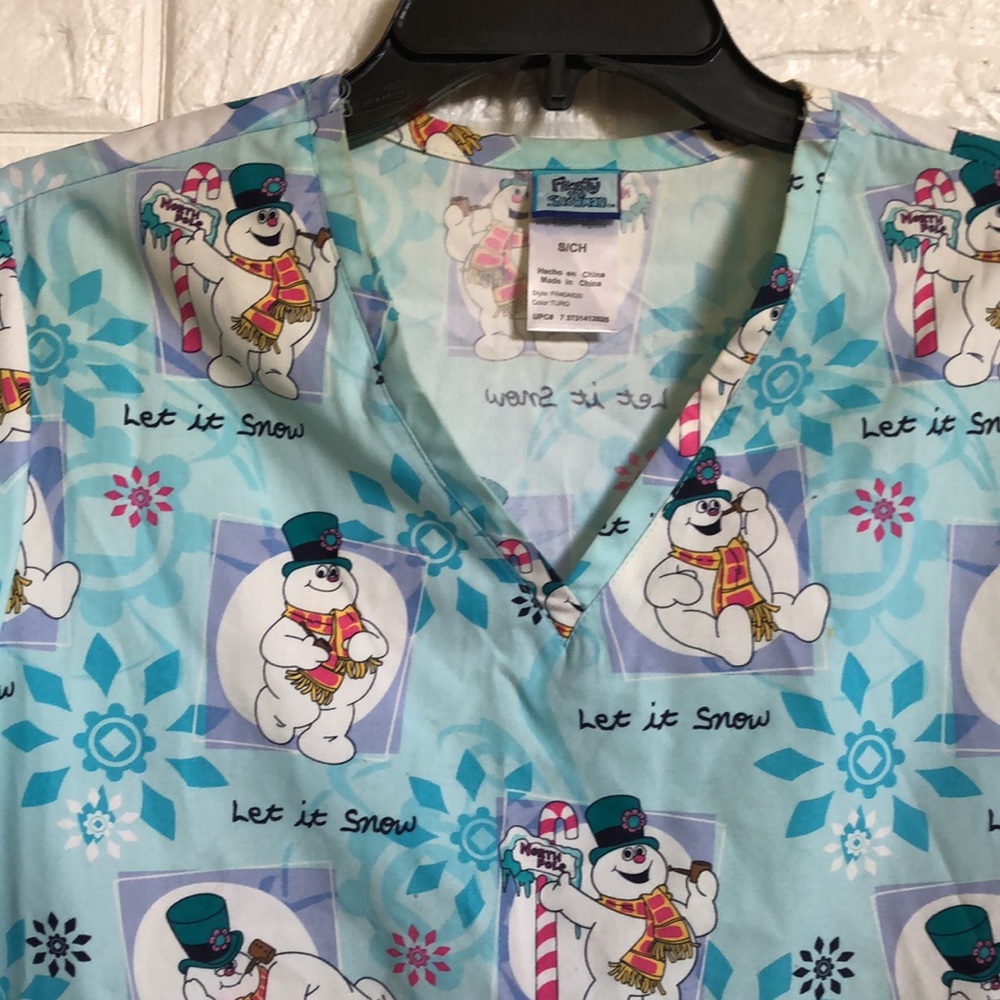 Frosty the snowman let it snow winter‎ scrub top size S unisex women's scrubs